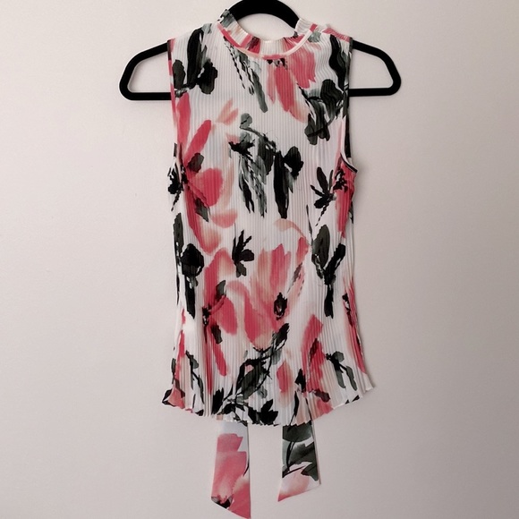 DKNY crepe floral sleeveless top with tie front small - Picture 2 of 4